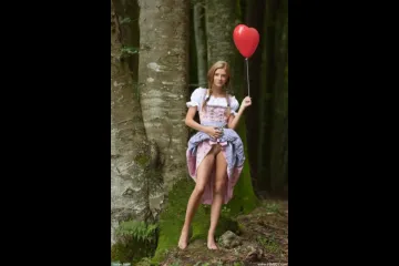 Фотосессия Девушка с косичками в лесу